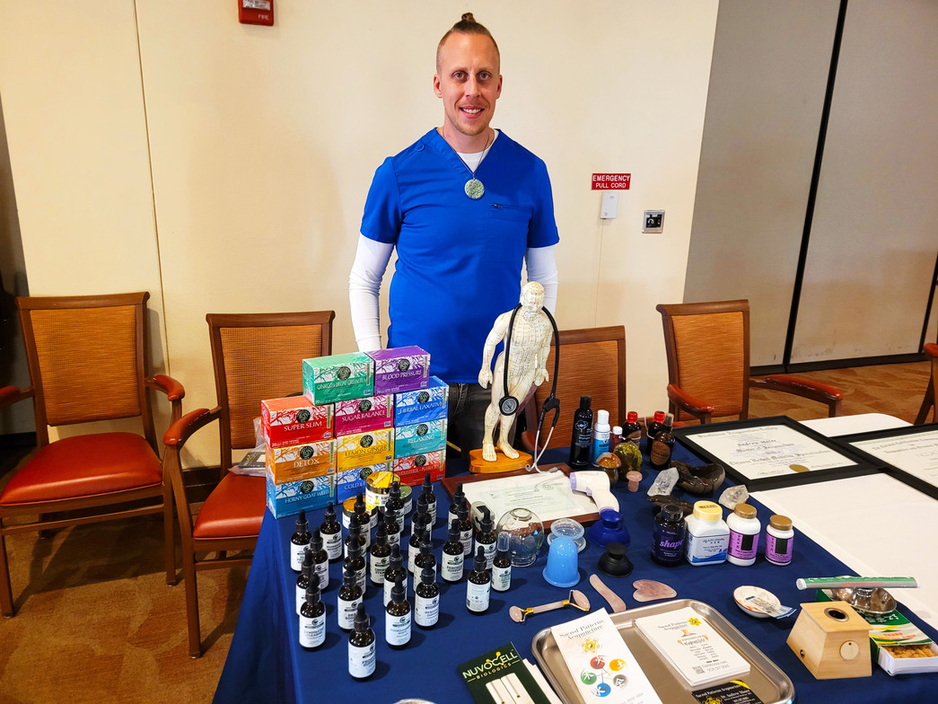 Dr. Andrew Moser of Sacred Patterns Acupuncture at La Vida Llena Health Fair 2025 – Albuquerque holistic healthcare