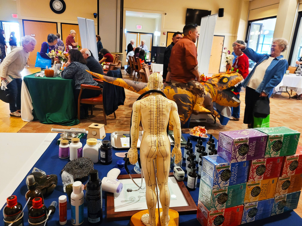 Dr. Andrew Moser of Sacred Patterns Acupuncture at La Vida Llena Health Fair 2025 – Albuquerque holistic healthcare